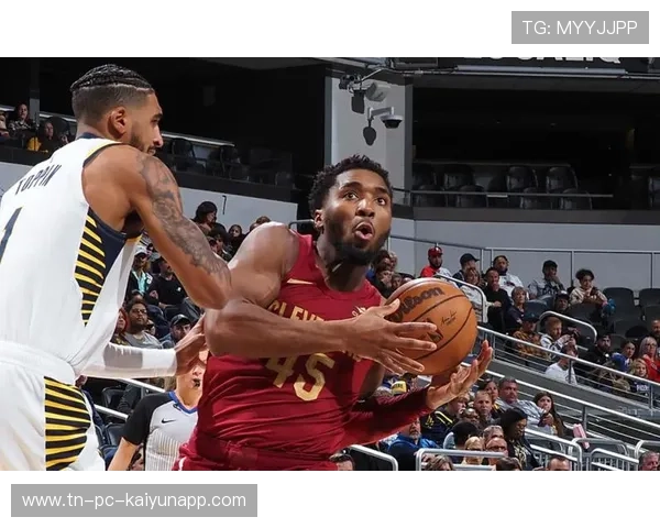 亨特29分暴扣封缝骑士胜局！米切尔都看呆了