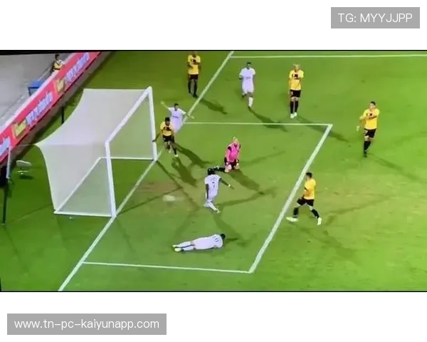 罗马边路插上接连冲击禁区